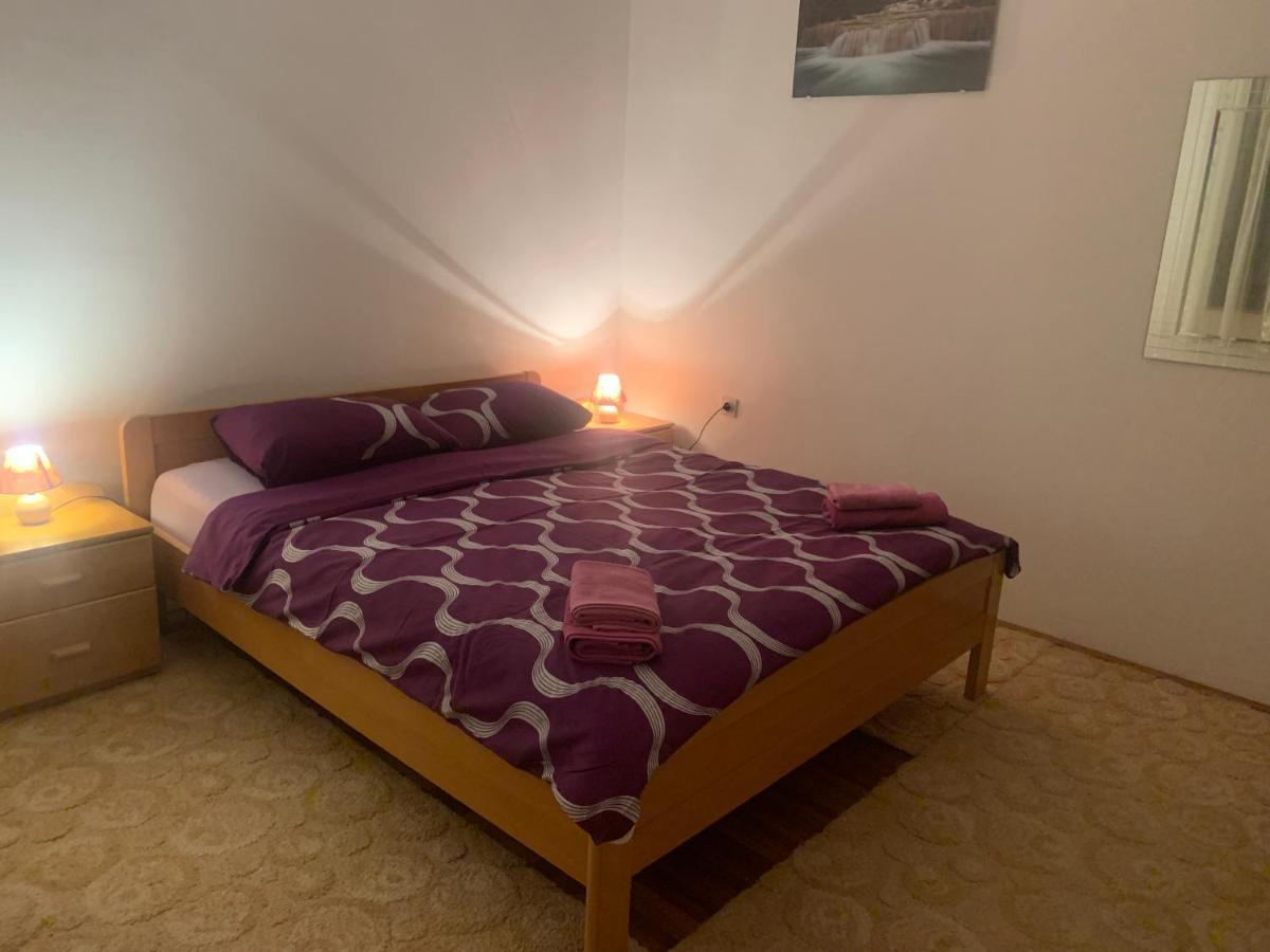 Guest house Leka Korenica Extérieur photo